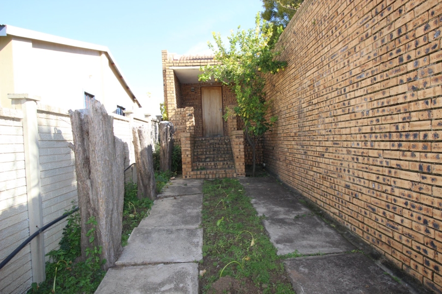 3 Bedroom Property for Sale in Lake Deneysville Free State